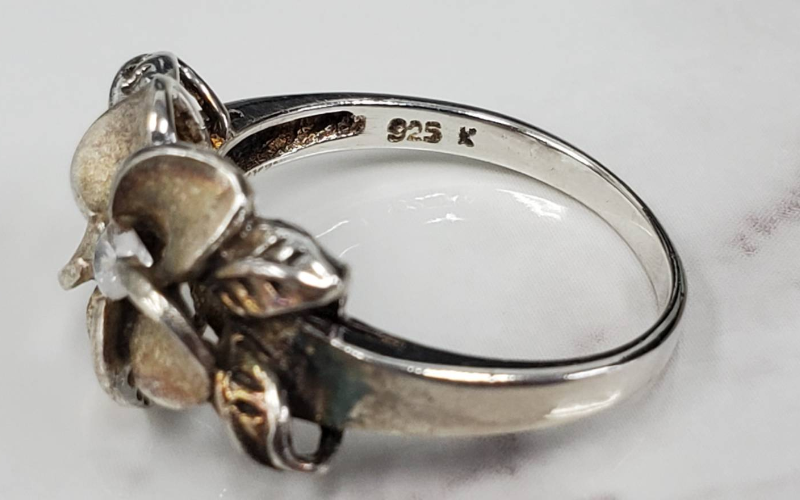 銀（シルバー）の指輪に打たれている925の刻印です